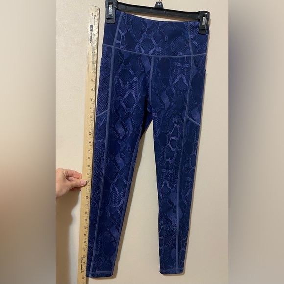 VICTORIA'S SECRET Flow On Point Leggings size 4 - Picture 2 of 8